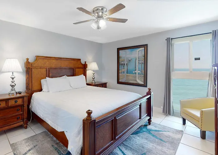 Beachfront With Gulf Views Pool Washer Dryer & Ac Holiday home